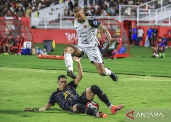 Jadwal Panas Pekan 24: Persebaya vs Persib, Persija vs Borneo