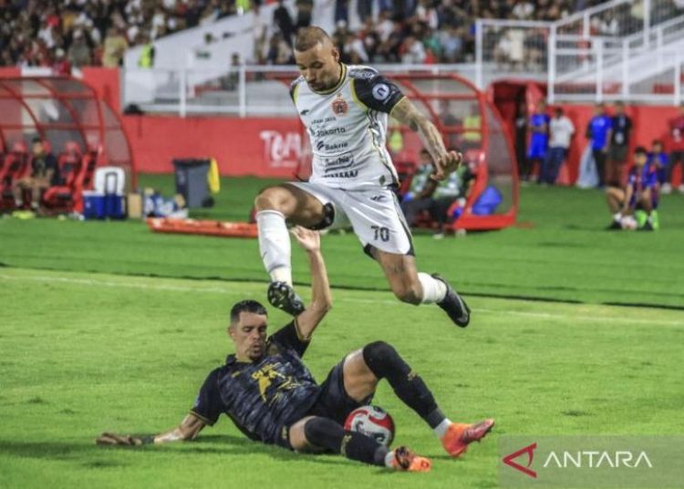 Jadwal Panas Pekan 24: Persebaya vs Persib, Persija vs Borneo