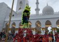 Harmoni Ngabuburit: Barongsai Meriahkan Masjid Raya Solo