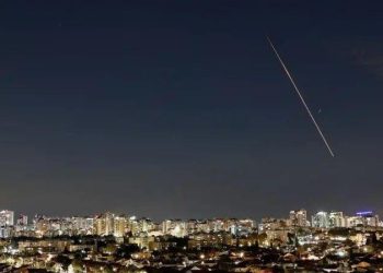 Perang Israel-Hizbullah Meluas: Balasan Rudal Pasca-Serangan Iran