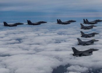 Insiden Dramatis: Jet Tempur AS Jatuh di Kuwait, Pilot Lolos Maut