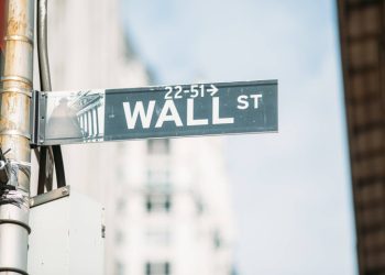 Wall Street Merah! Saham Teknologi Anjlok, Investor Waspada