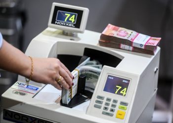 Rupiah Anjlok ke Rp 16.831, Dolar AS Dominasi Pasar