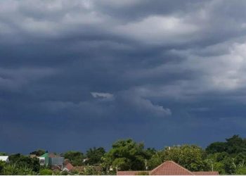 Sorong Hari Ini: Hujan Ringan! Prakiraan Cuaca Senin 2 Maret