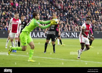 Maarten Paes Debut Eredivisie: Peluang Baru Ajax