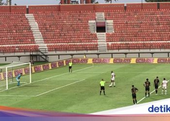 Madura United Tahan Imbang Arema FC 2-2: Singo Edan Gigit Jari