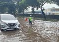 Banjir Perempatan Puri, Lalu Lintas Kembangan Jakarta Barat Macet Total