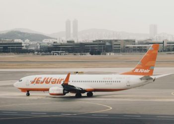 Pilot Pelita Air Dimakamkan, Keluarga Tumpahkan Tangis Pilu