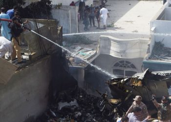 Dayak Lundayeh Beri Penghormatan Terakhir Pilot Pesawat Jatuh di Krayan