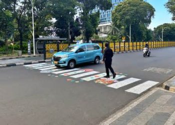 Kreativitas atau Pelanggaran? Menelisik Aksi Warga Gambar Zebra Cross “Pac-Man” di Tebet