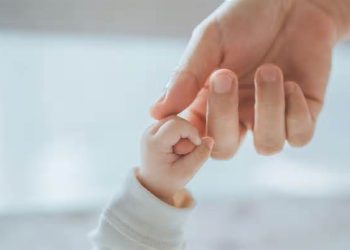 ‘Rasanya Seperti Jebakan yang Tak Bisa Dihindari’: Mengupas Fenomena Penyesalan Menjadi Ibu di Tahun 2026