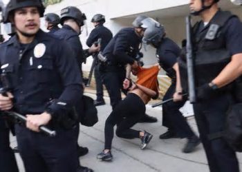 Bentrok Memanas: Demonstrasi ‘No Kings’ di AS Berujung Pembubaran Paksa oleh Aparat