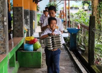 Strategi Efisiensi Makan Bergizi Gratis: Airlangga Sebut Negara Hemat Rp 20 Triliun dengan Skema 5 Hari