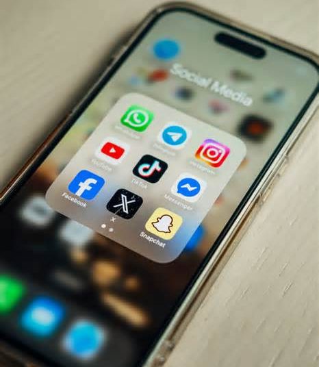 Meta dan YouTube Terancam di AS, DPR RI Desak Pengawasan Algoritma Medsos Lebih Ketat di 2026