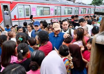 Moment Bersejarah! Foto: Saat Prabowo Blusukan di Bantaran Rel Stasiun Pasar Senen 2026: Janji Hunian Layak bagi Rakyat Kecil