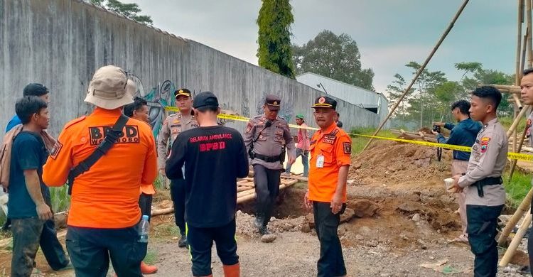 65437a9a7ddd9 – Aksara Lokal Tragedi Kemanusiaan di Jagakarsa: Niat Menolong Berujung Maut di Ground Tank Proyek