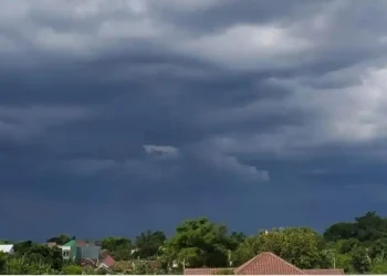 Prakiraan Cuaca Jawa Timur Jumat 3 April 2026: Mayoritas Berawan, Waspada Satu Wilayah Udara Kabur