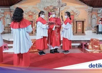 Khidmatnya Ibadah Jumat Agung 2026: Umat Katolik Pasangkayu Mengenang Jalan Salib di Gereja Santo Petrus