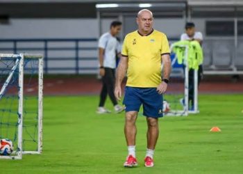 Bojan Hodak Wanti-wanti Persib Bandung: Bahaya Tersembunyi di Markas Semen Padang