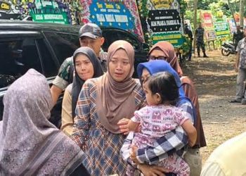 Tangis Pecah Istri Praka Farizal di Kulon Progo: Penghormatan Terakhir untuk Sang Penjaga Perdamaian