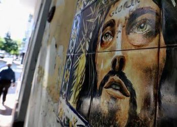 Apa yang Tidak Dimuat Alkitab tentang Yesus? Menelusuri Batasan dan Misteri Sejarah