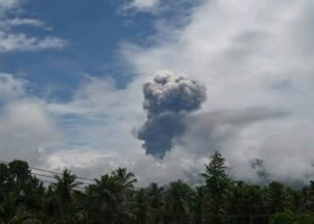 Gunung Dukono Erupsi: Kolom Abu Vulkanik Tembus 4.000 Meter, Warga Diminta Waspada