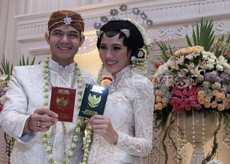 Kasus PT DSI: Dude Harlino dan Alyssa Soebandono Diperiksa Bareskrim, Dicecar 53 Pertanyaan!